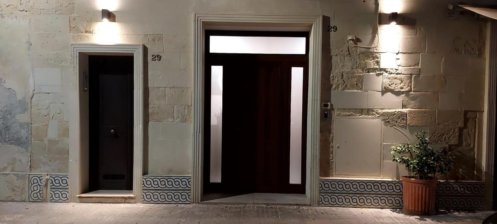 "Il Vecchio Salone" Appartamento In Pieno Centro Con Garage Privato Lecce Exterior photo