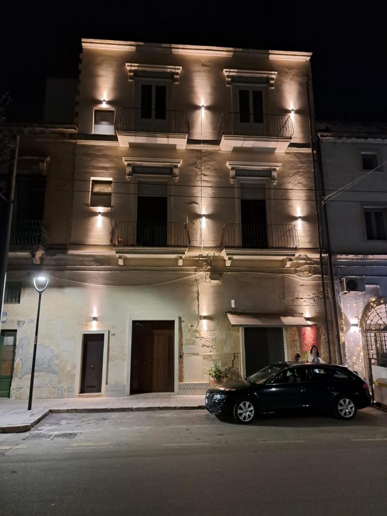 "Il Vecchio Salone" Appartamento In Pieno Centro Con Garage Privato Lecce Exterior photo